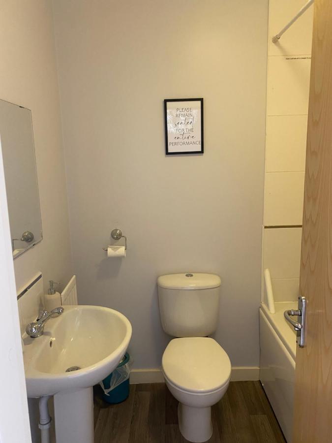 Coventry City Centre Townhouse With Private Parking Vila Exterior foto
