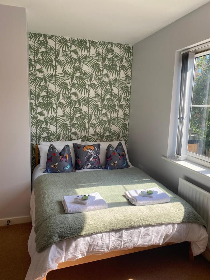 Coventry City Centre Townhouse With Private Parking Vila Exterior foto