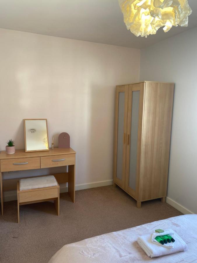 Coventry City Centre Townhouse With Private Parking Vila Exterior foto